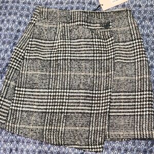 Classic Black and White Plaid Skirt
